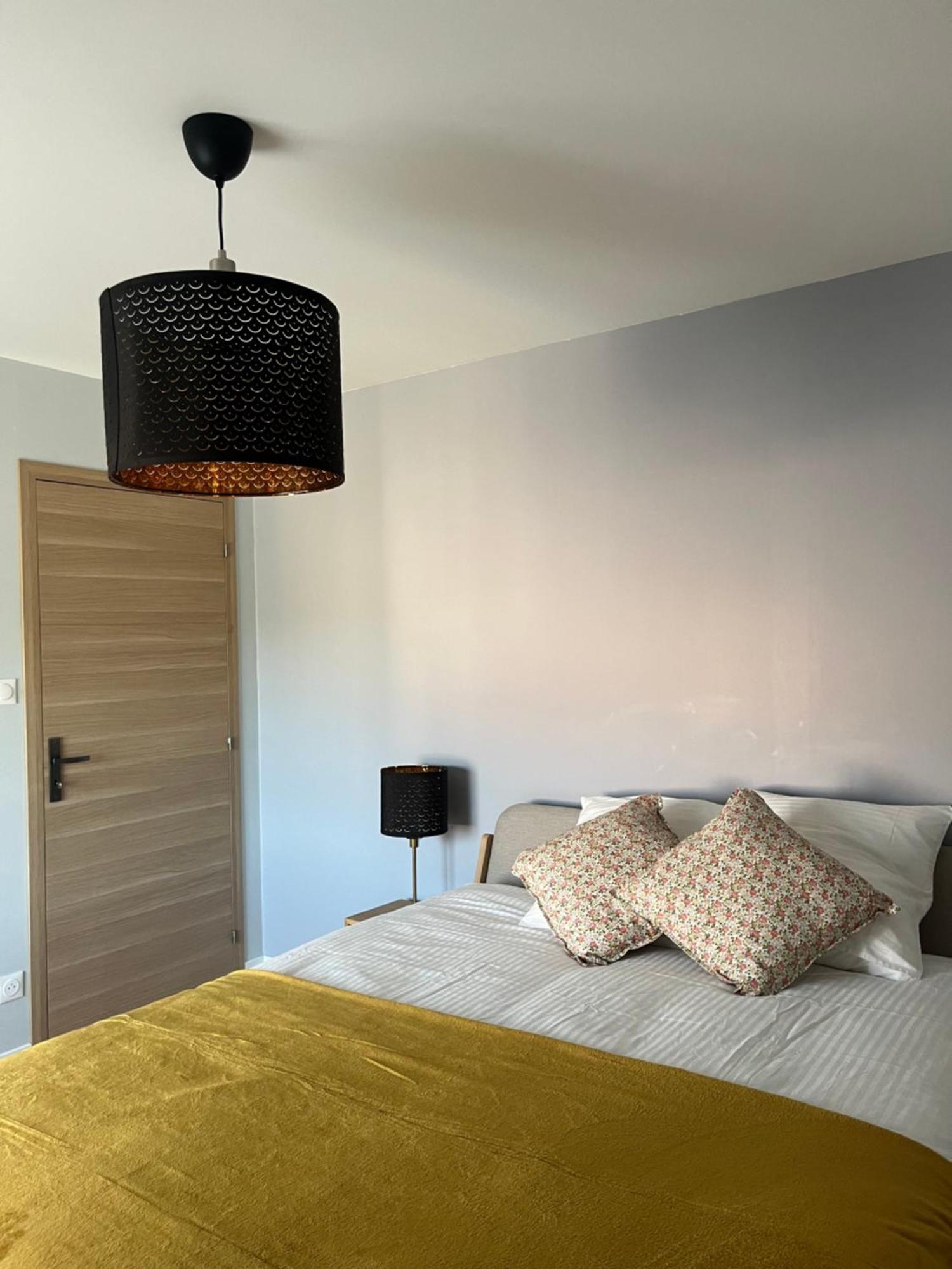 Repaire - Le Repaire De Maltus "Gites & Spa" Lussac  外观 照片